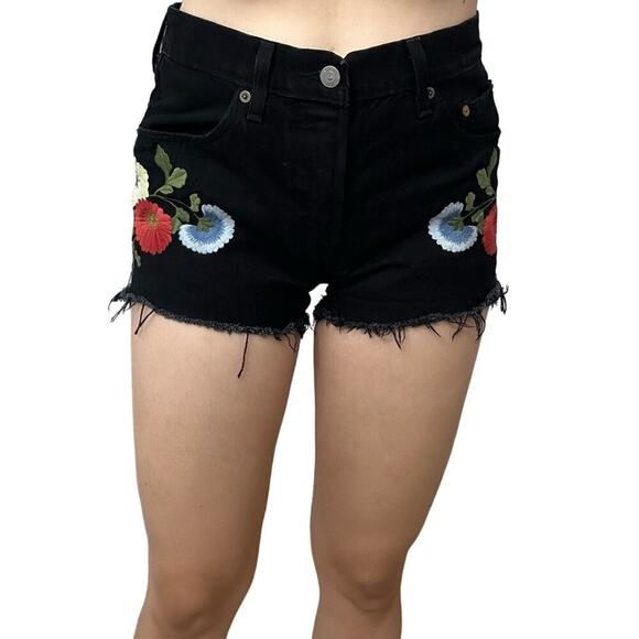Levi’s Jean Shorts Embroidered Floral Boho Black Denim Cut Offs Cotton Size 27 - Picture 1 of 6